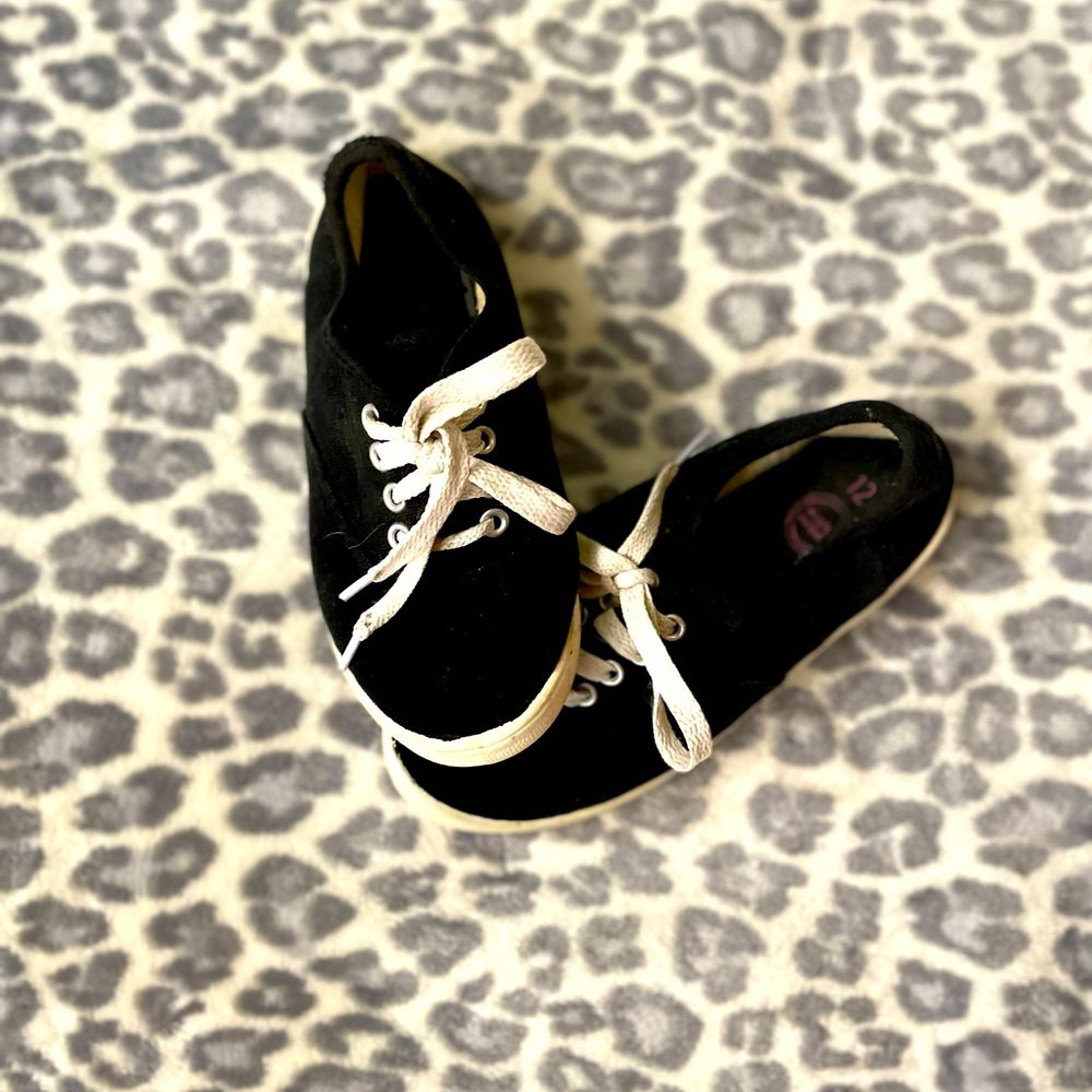 Girls shoes